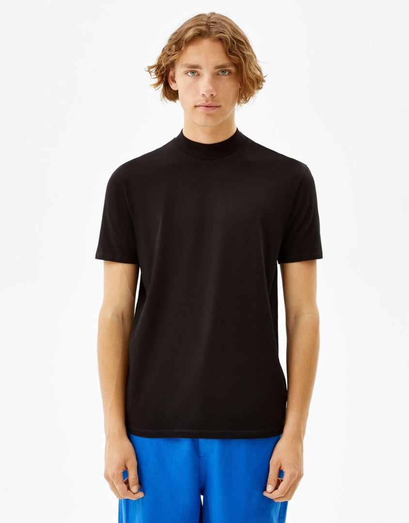 Slim neck T-shirt