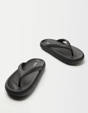 Elastic flat sandals