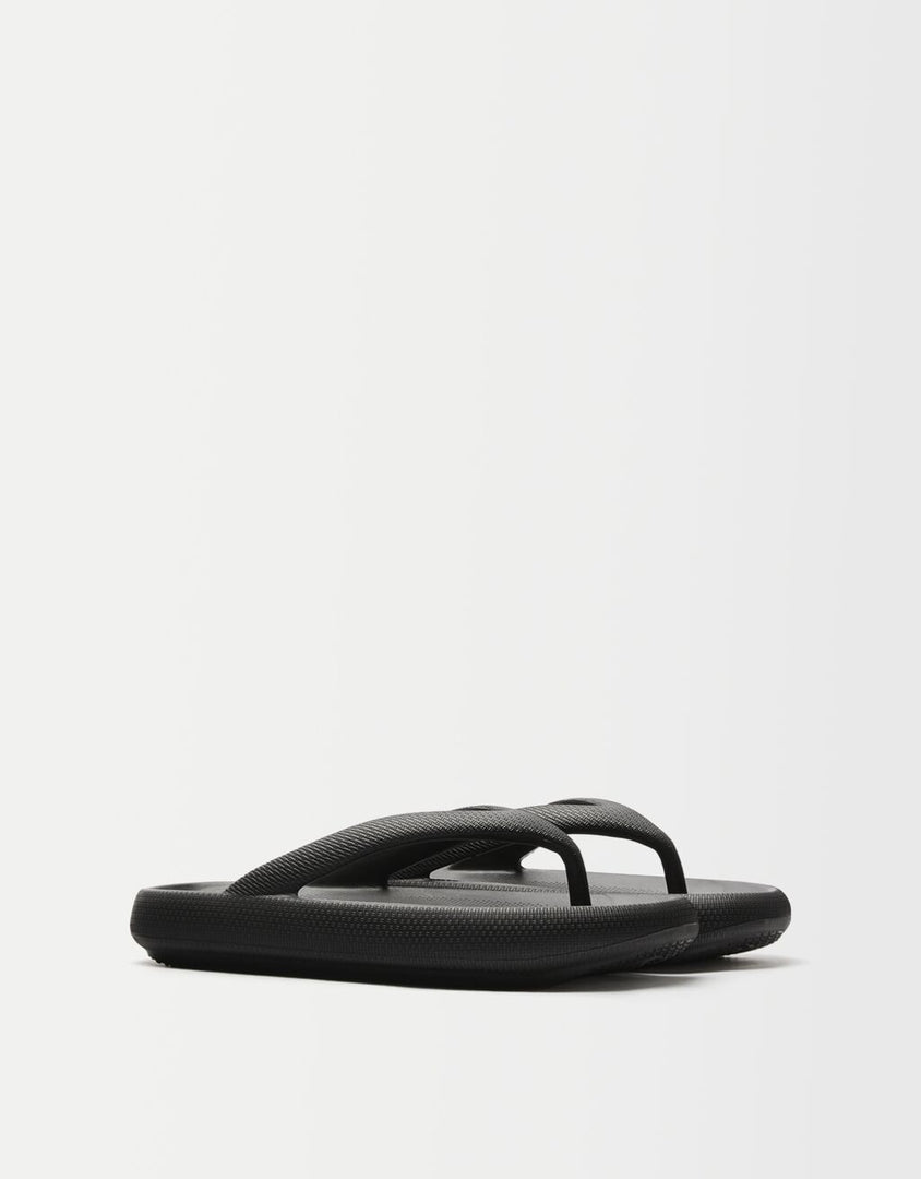 Elastic flat sandals